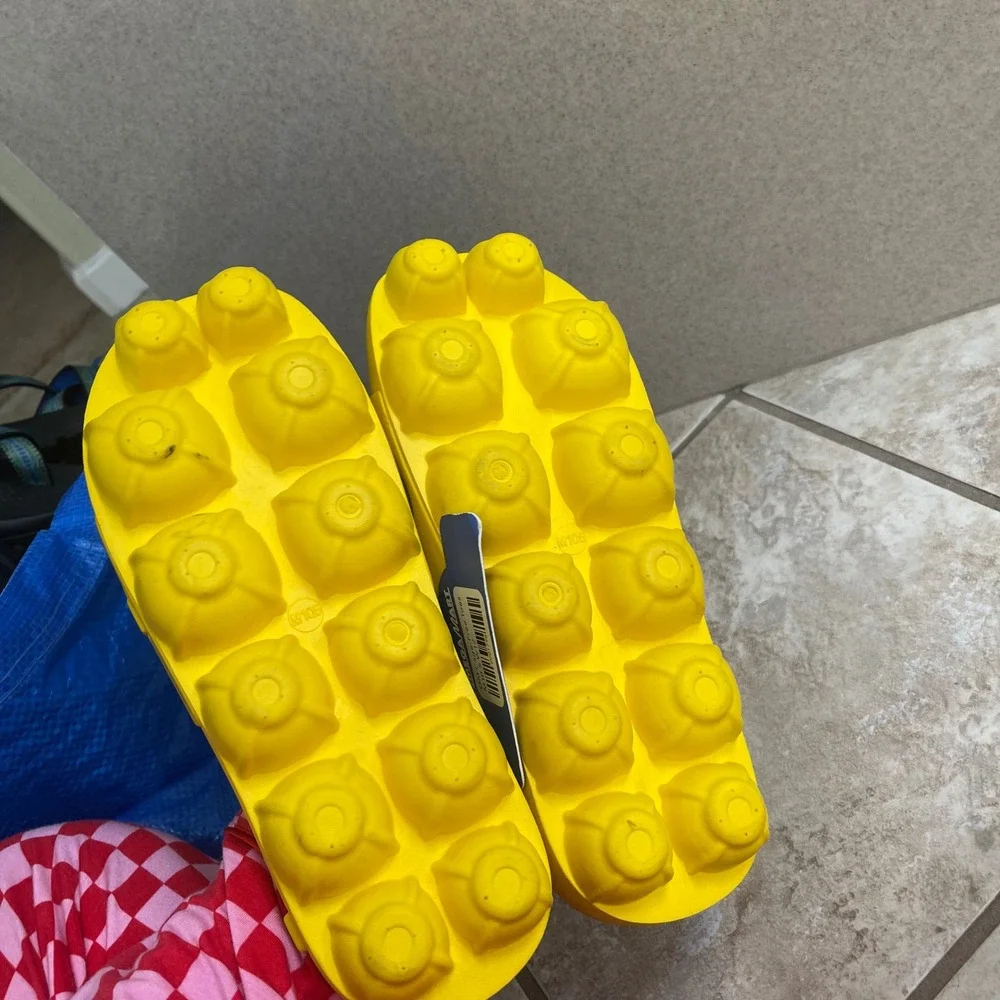 Meow Wolf Omega‎ Mart Cage-Free Toes Yellow Egg Carton Slides Men 10.5 women 12